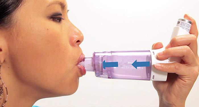 comment l'utiliser avec un inhalateur-doseur&nbsp;?