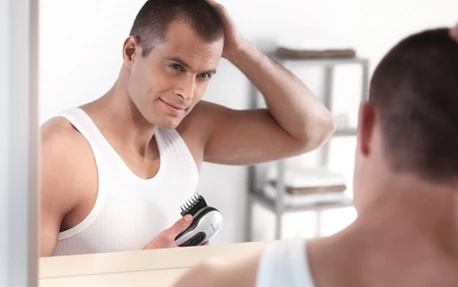 Coupe militaire pour homme &agrave; la maison